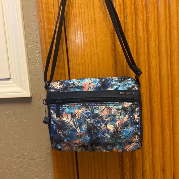 Hedgren RFID protected multicolor nylon crossbody with adjustable strap - Picture 1 of 12